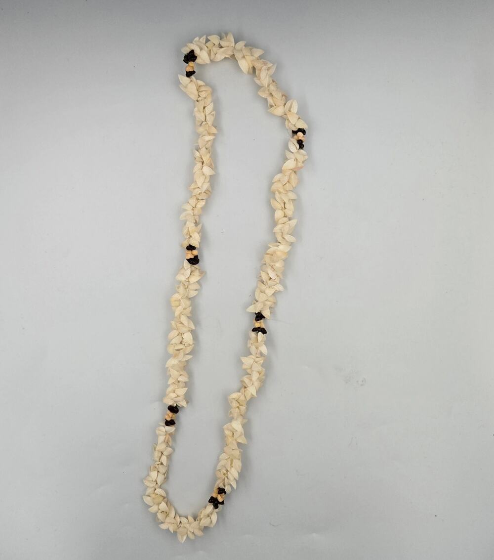 Vintage Hawaiian Shell Lei Necklace White Seashell Pikake Style Boho